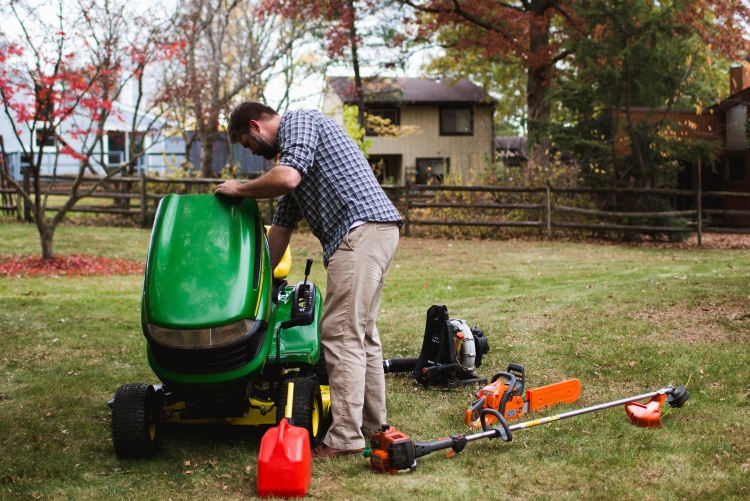 How to Change the Engine Oil in a Lawn Mower Gold Eagle