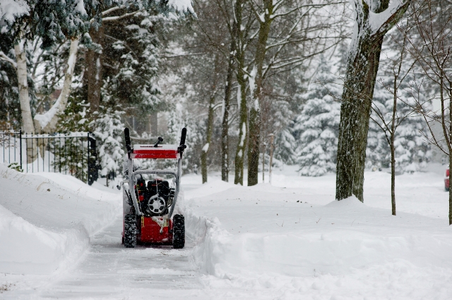 Follow these steps to maintain your snow blower. 