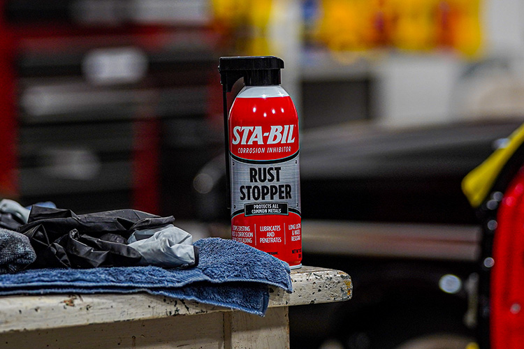 22003_lifestyle_sitting-on-table