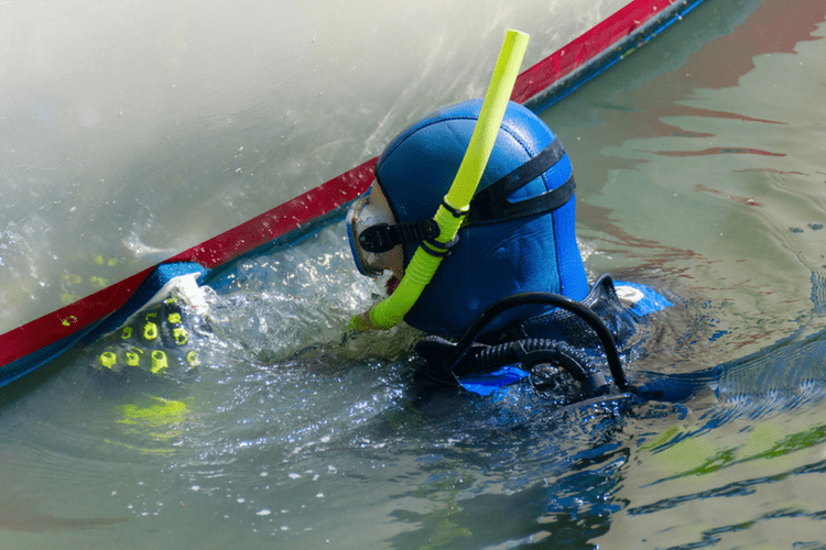 sailboat hull cleaning