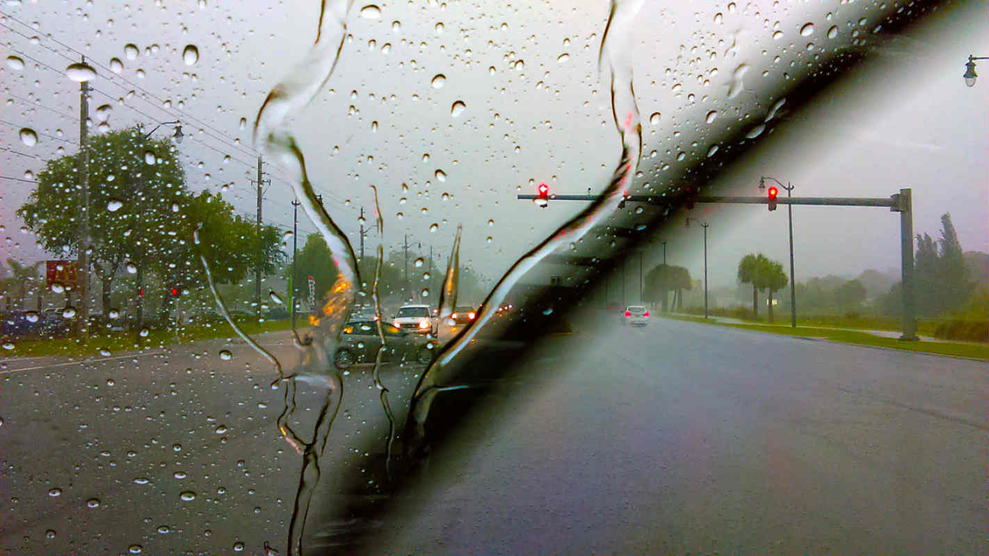 Difference between windshield rain repellent applied(right) and