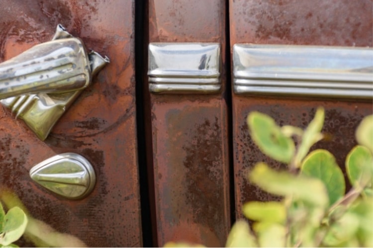 Using 303 Metal Polish will help you remove rust from chrome quickly and easily.