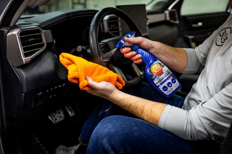 30588_in-use_cleaning-toyota-sequoia-dashboard-2