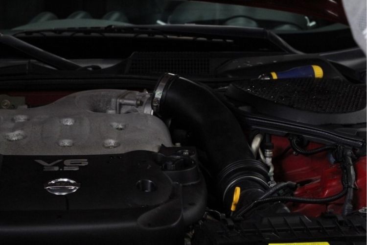 nissan 350z engine compartment min