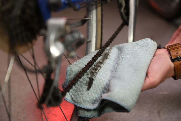 22406 sta bil bike chain cleaner lubricant dirty towel min