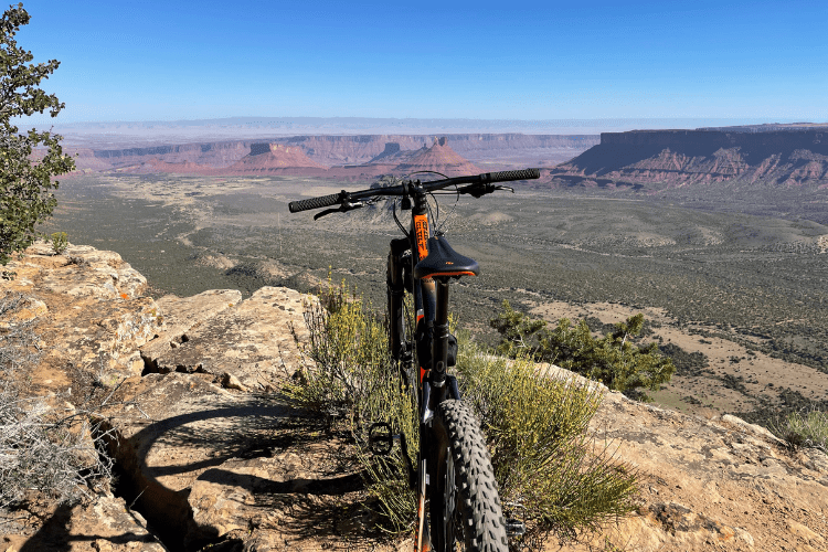 mountain bicycle overlooking desert landscape