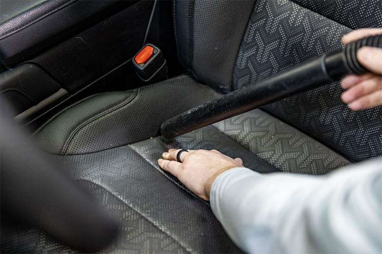 Auto Lifestyle Vacuuming Seats 2 750x500