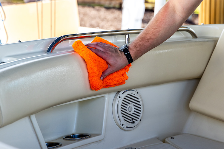 H3 PLASTIC VINYL RUBBER MARINE ESSENTIALS 750X500