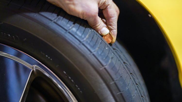 Lifestyle_Checking Tire Tread Lifestyle Checking Tire Tread