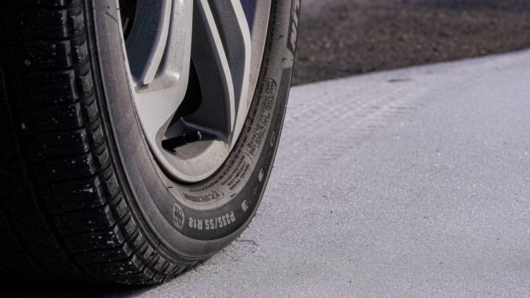 Low Tire Pressure_Lifestyle_Tire Track With Snow Low Tire Pressure Lifestyle Tire Track With Snow